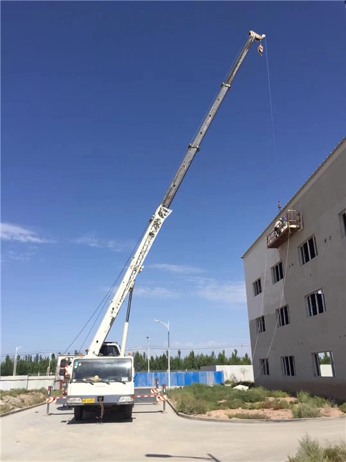 老边区“轻装强干”—— 吊车的 “轻量化臂架” 技术